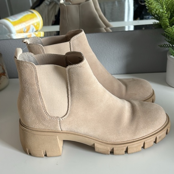 STEVE MADDEN Howler Chelsea Bootie in Sand Suede - Size 9M - Picture 3 of 5
